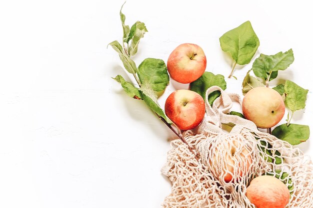 Koszyk z produktami spożywczymi